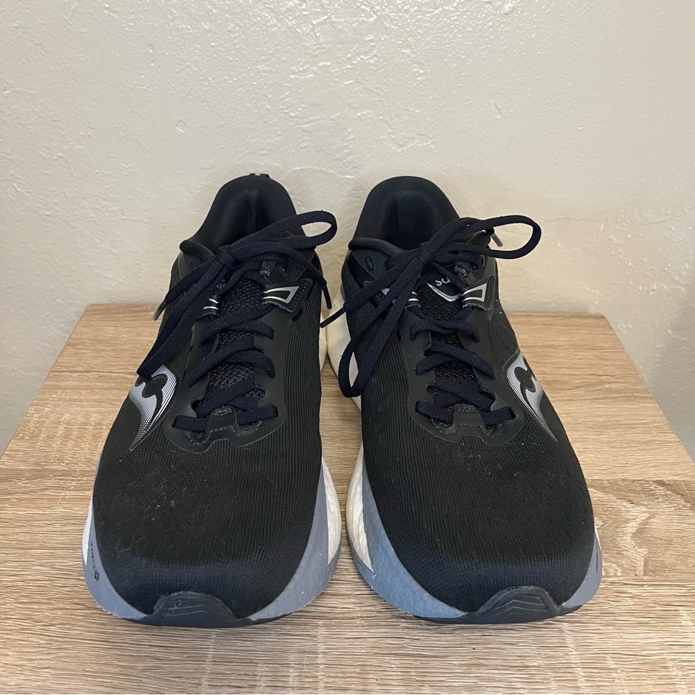 Saucony Triumph 22 Shoes Womens 9.5 Wide Black White Daily Road Walking Trainer - Picture 6 of 13